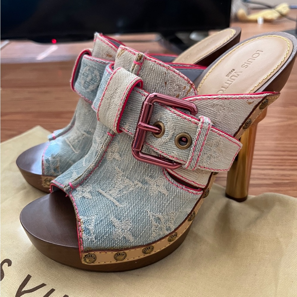 Louis Vuitton Heels! Love these so much comes with dust bags